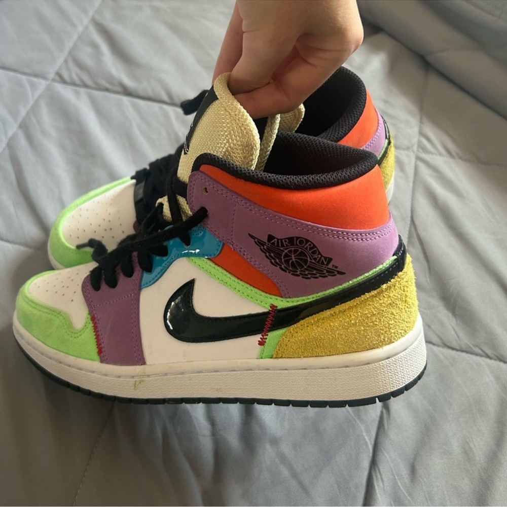 Womens Air Jordan Nike - Picture 4 of 6